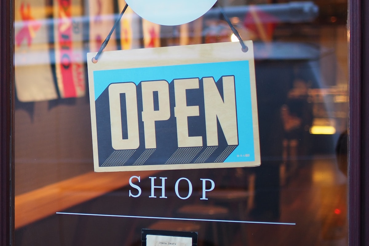 e-ticaret dönüşüm odaklı Meta reklamları — E-Ticaret Dönüşüm Odaklı Meta Reklamları kapak görseli