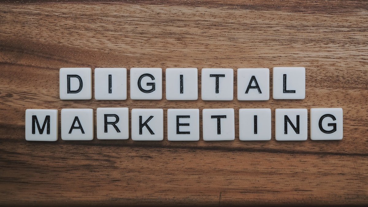 remarketing yeniden pazarlama kampanyaları — Remarketing: Yeniden Pazarlama Kampanyaları Rehberi kapak görseli